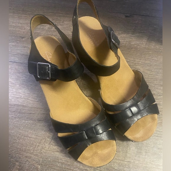 Clarks Artisan Black Leather Sandals (9M) - Picture 2 of 7